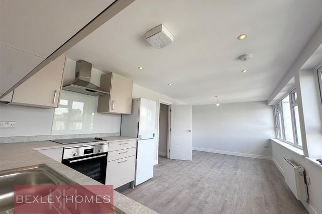 Thumbnail Flat to rent in Wrotham Road, Gravesend