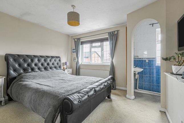 5, Ambleside Way, Surrey photo 4