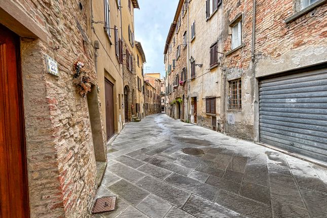 Thumbnail Apartment for sale in Via Sant'agnolo, Volterra, Pisa, Tuscany, Italy