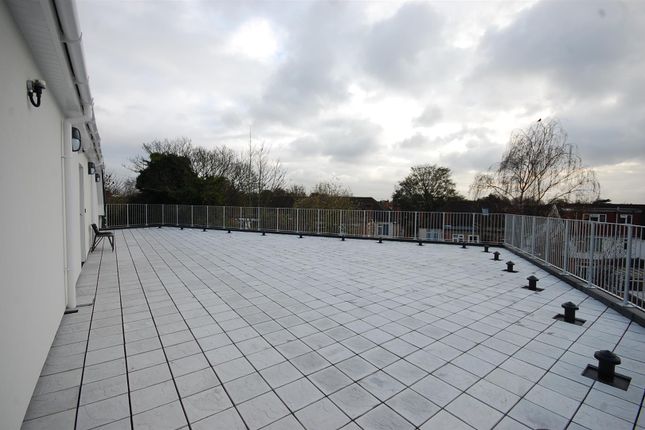 25, Garden Court, West Drayton photo 4
