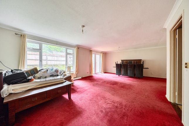 Young Crescent, Berkshire photo 4