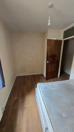 32 Stonehouse Road, Stonehorse Road, Enfield photo 4