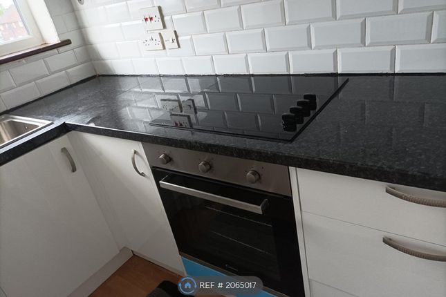 Thumbnail Flat to rent in Grosvenor Road, Greater London