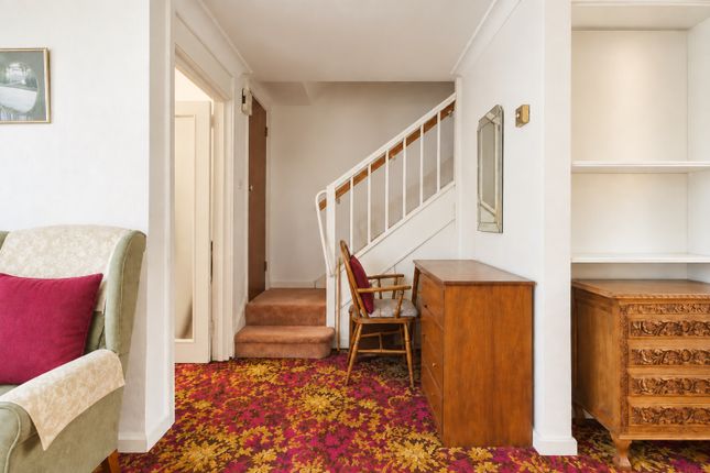 26, Colin Drive, London photo 2