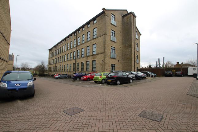 Thumbnail Flat to rent in Cavendish Court, Drighlington, Bradford