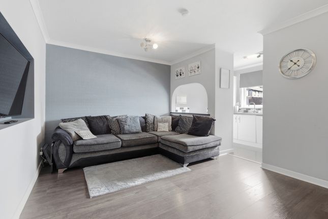 17 Martyrs Place, Bishopbriggs photo 2