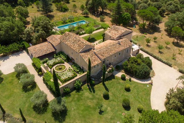 Farmhouse for sale in Bonnieux, Vaucluse, Provence-Alpes-Côte d`Azur, France