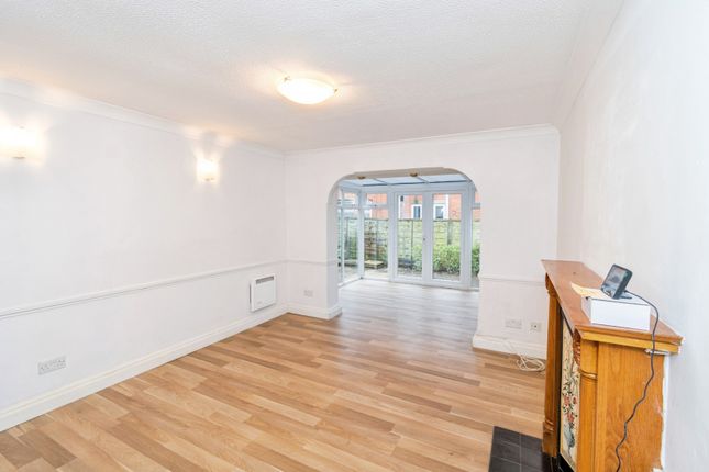 9, The Pines, 212, Tremona Road, Hampshire photo 2