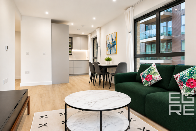 15, Scarlet Court, London photo 3
