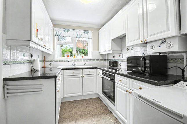 31 Princess Close, Southampton photo 3