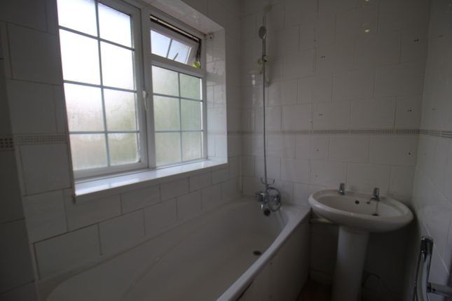 Terraced house to rent in Manister Road, London