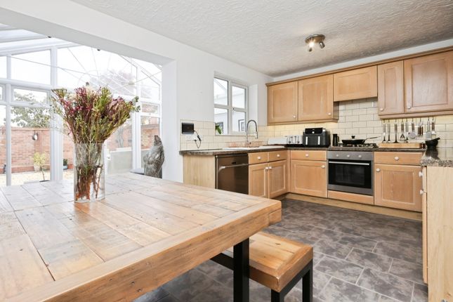 43, Swan Drive, Droitwich photo 4