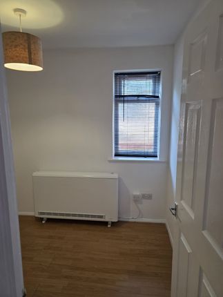 Flat 14 Brighstone Court, Oakhill Road, PURFLEET photo 4