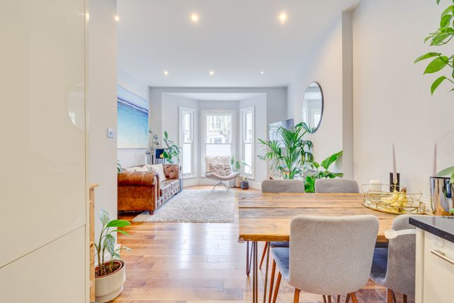 Flat for sale in Barclay Road, Fulham Broadway