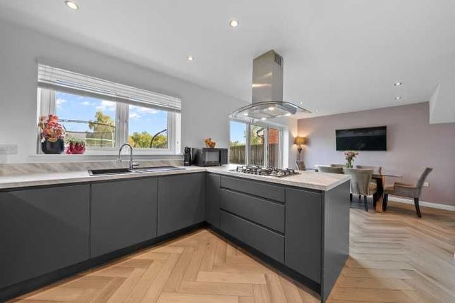 52 Loch Grove, Glasgow photo 4