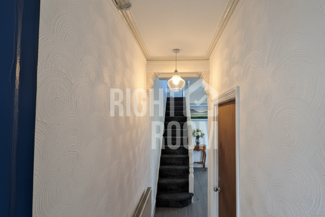 Room 1, 46 Chingford Road, London photo 5