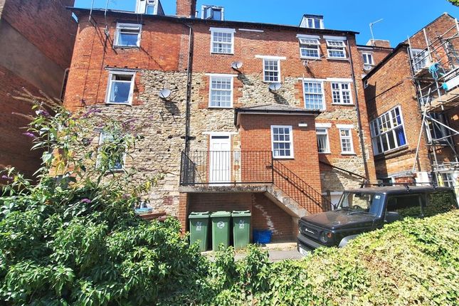 1-bed flat on 7(B), Market Square, Buckingham, £25,000
