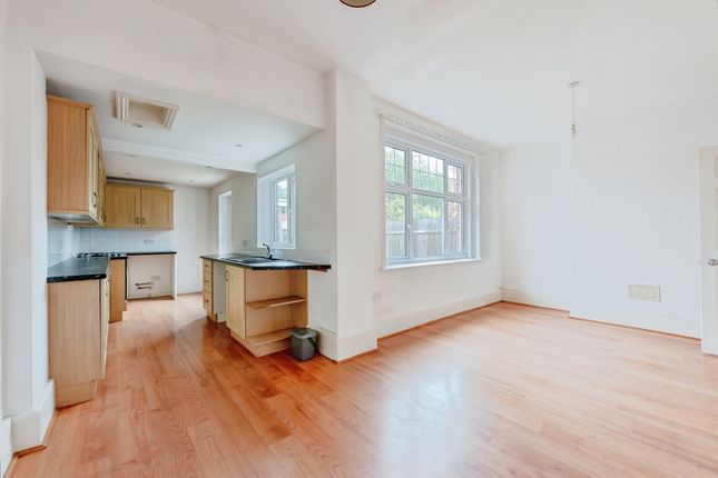 22, Dunraven Avenue, Redhill photo 3