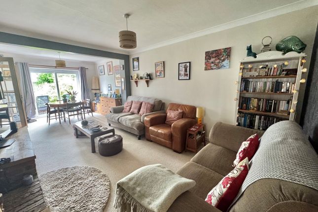 14, Gumbrells Close, Guildford photo 3