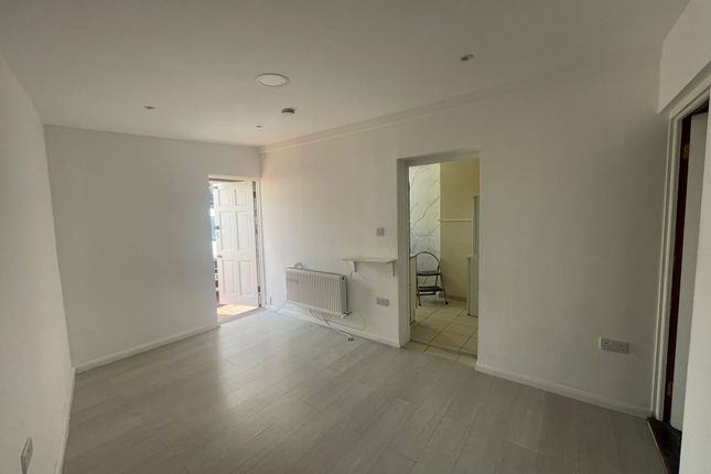 Warwick Road, Chingford photo 2