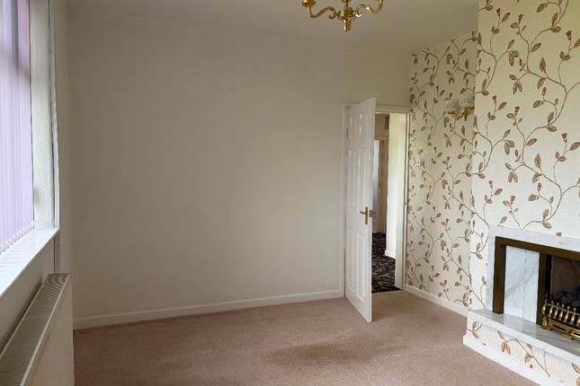37 Ferney Field Road, Oldham photo 3