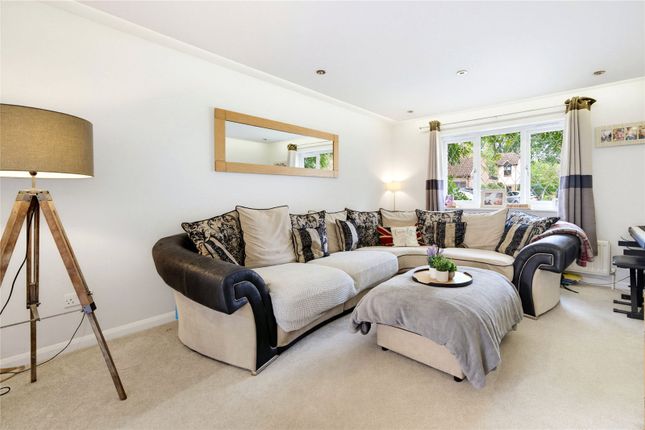 2, Heather Close, Wokingham photo 3
