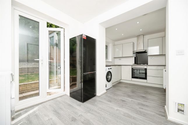 27, Blakedon Road, Wednesbury photo 3