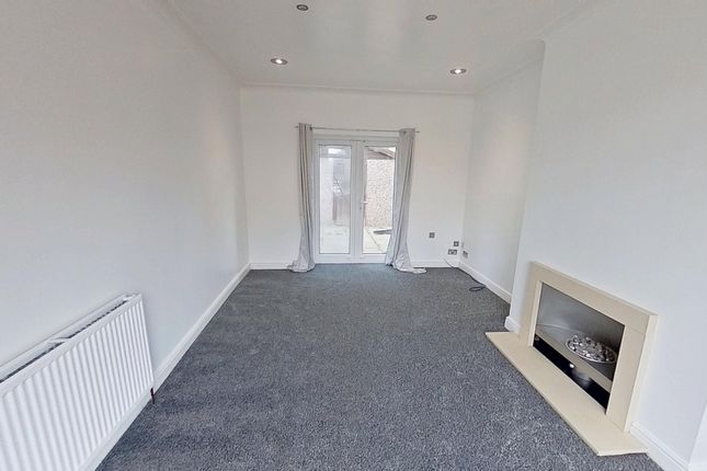 36, Hollybank Gardens, Bradford photo 2