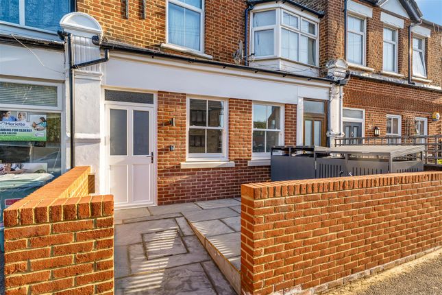 23, Tolworth Park Road, Surbiton photo 4
