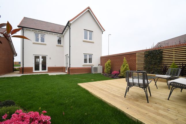 27, Cedar Close, Bacton photo 2