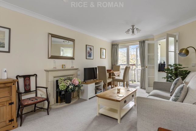 19 Connaught Court, Alma Road, Windsor photo 2