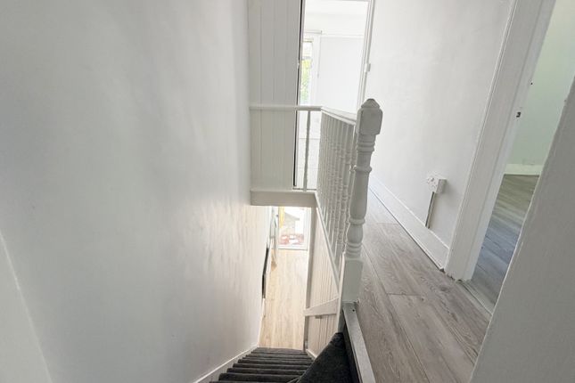 77, Sutherland Road, London photo 5