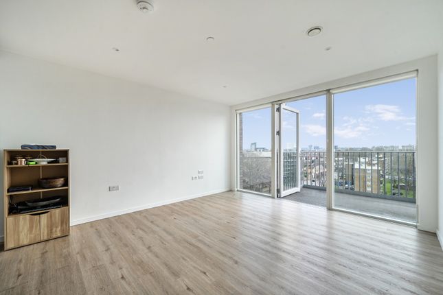 1-bed flat on Flat 28, Lacewood Apartments, London, £325,000