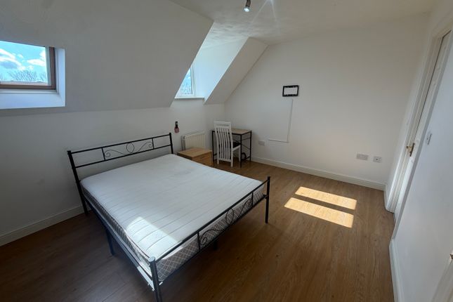 Room 4, 49, Peterborough photo 3