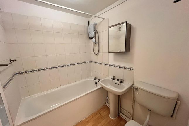 6, Purbeck House, Watford photo 5