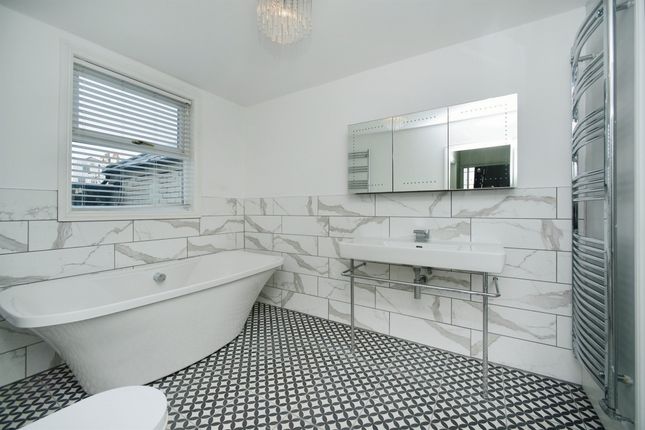 End terrace house for sale in Portland Place, Brighton