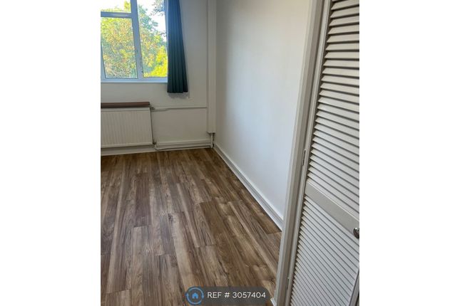 Flat, Harwood Court Upper Richmond Road, London photo 2