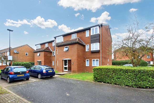 Thumbnail Flat for sale in Sheridan Court, Vickers Way, Hounslow