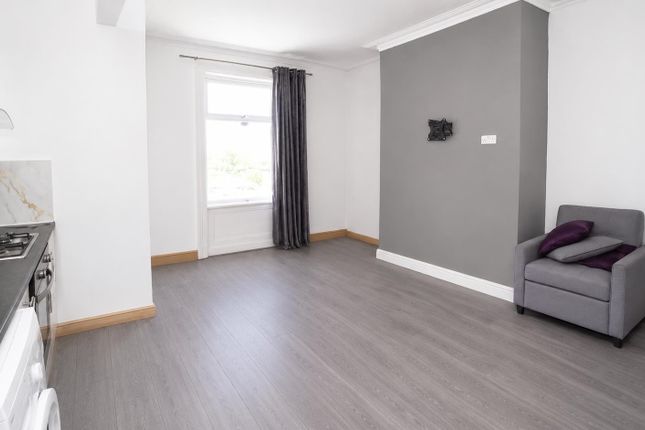 57, Sydenham Place, Bradford photo 3