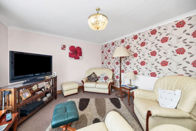 52 Meadowcroft Way, Royston photo 3