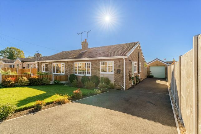 2-bed bungalow on 8, Chiltern Court, Hemsworth, £245,000