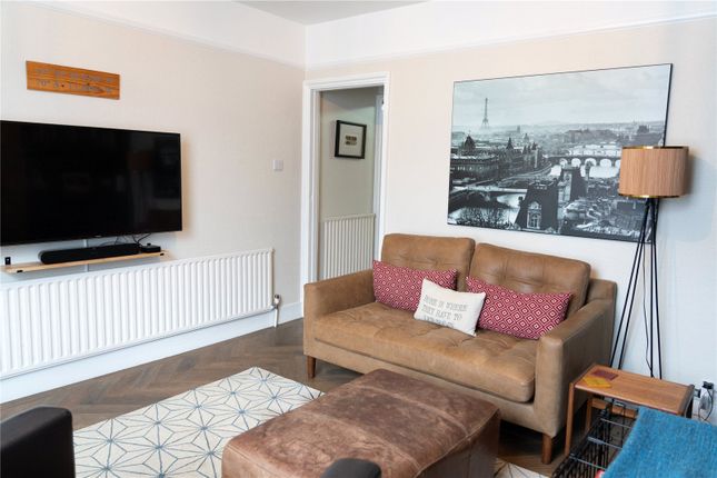 17, Trindles Road, Redhill photo 4