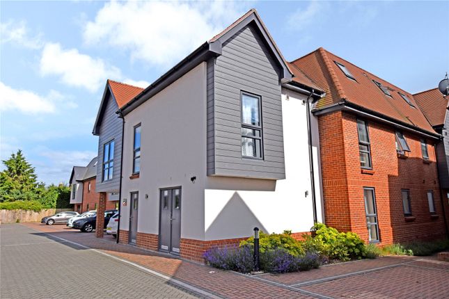 2 bed flat for sale in Perseus House, Francis Close, Thatcham, Berkshire RG18