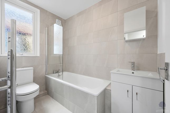 18b, Gorringe Park Avenue, Mitcham photo 4