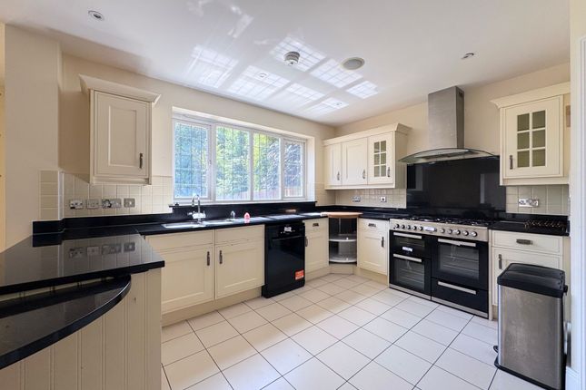 13 Augustus Close, Stanmore photo 3