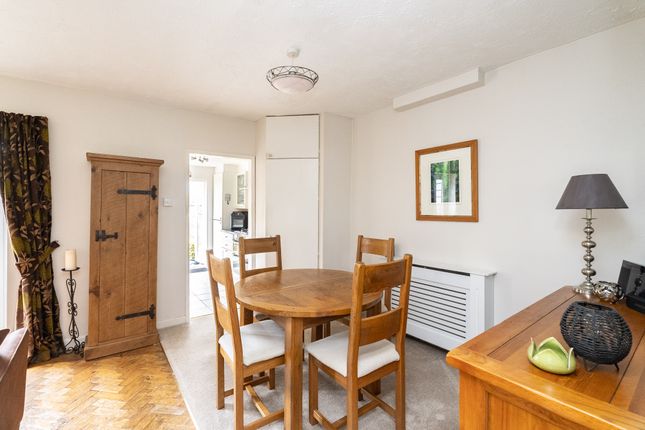 11, Myrtle Road, Dorking photo 3