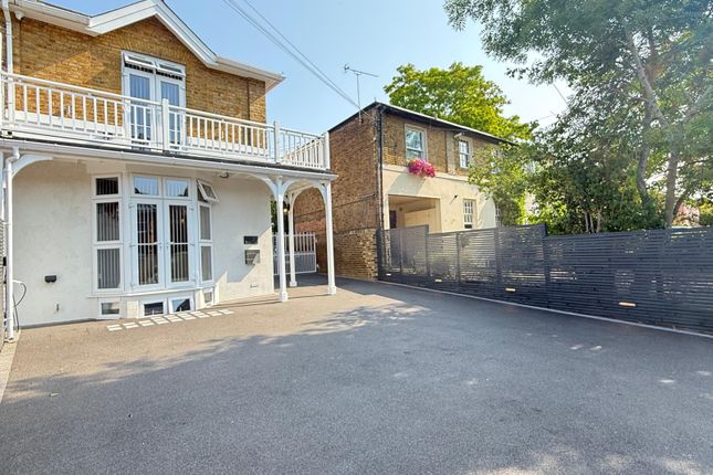 SUSSEX PLACE , SLOUGH  photo 3