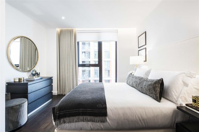 42, The Residence, Nine Elms photo 3