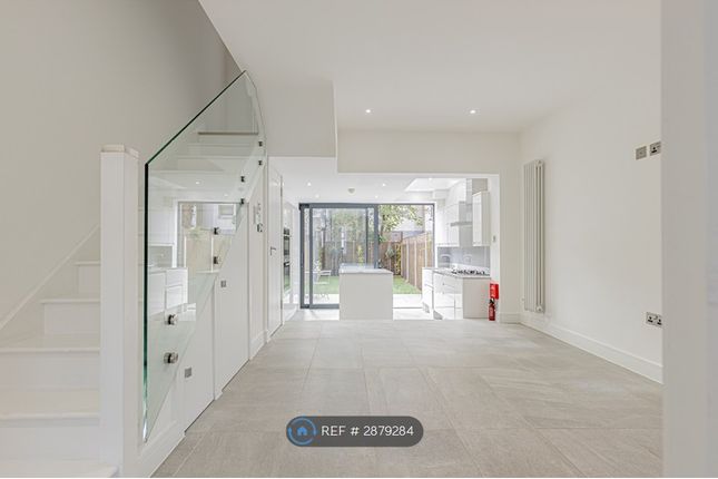 Lancaster Road, London photo 3