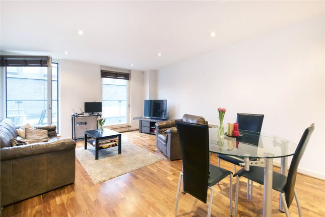 Flat to rent in Brewhouse Yard, London